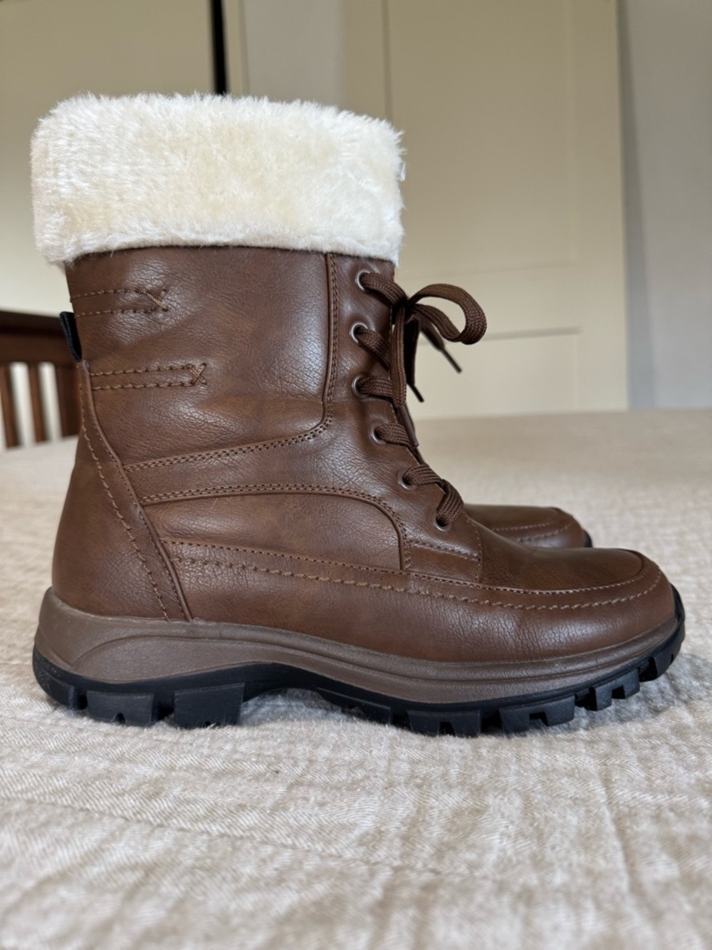 Apres by Lamo faux fur lined boots womens US 9